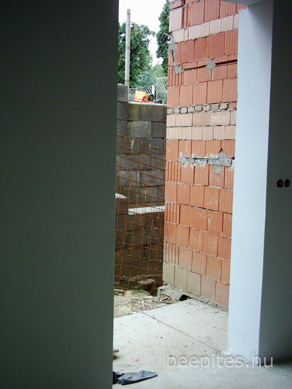 Nyílászáró, ajtó, ablak beépítés NAFA Kft. Vakolt falnyílásba